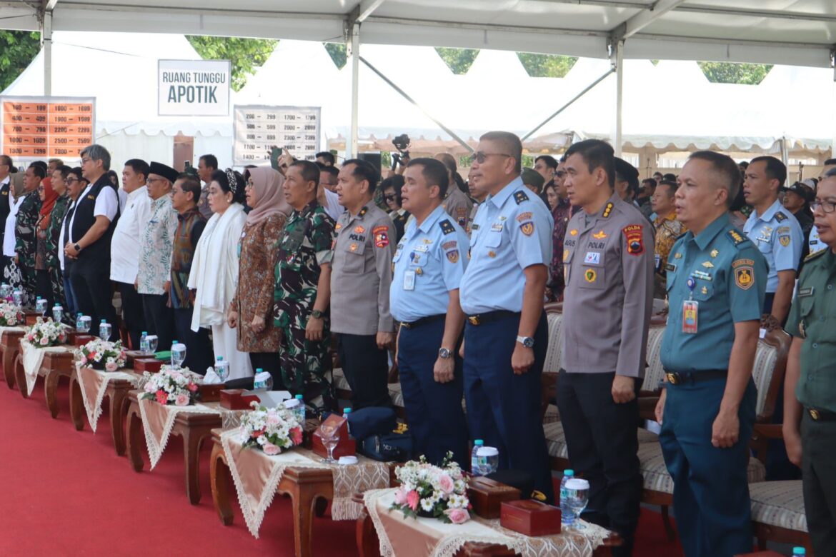 Ribuan Warga Ikuti Pengobatan Gratis di Borobudur, Warnai Perayaan Waisak 2025