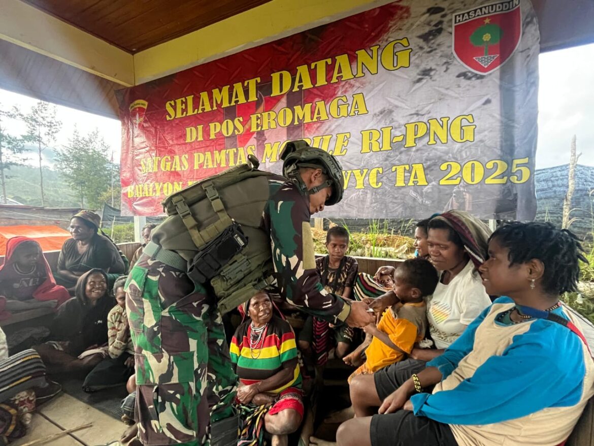 Satgas TNI Berikan Pengobatan Gratis, Warga Eronggobak di Puncak Papua Antusias