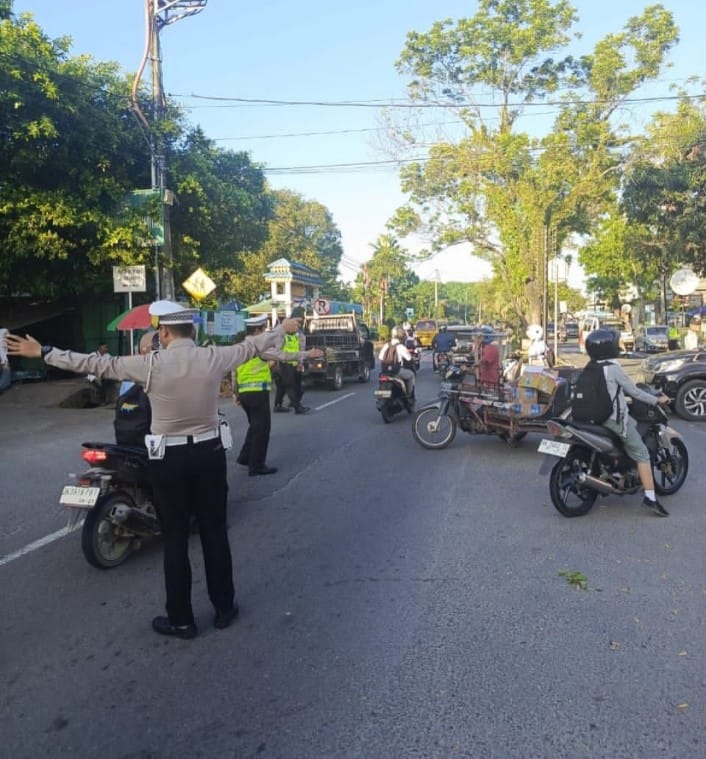 Satlantas Polres Langkat Atur Arus Lalu Lintas dalam Strong Point Pagi