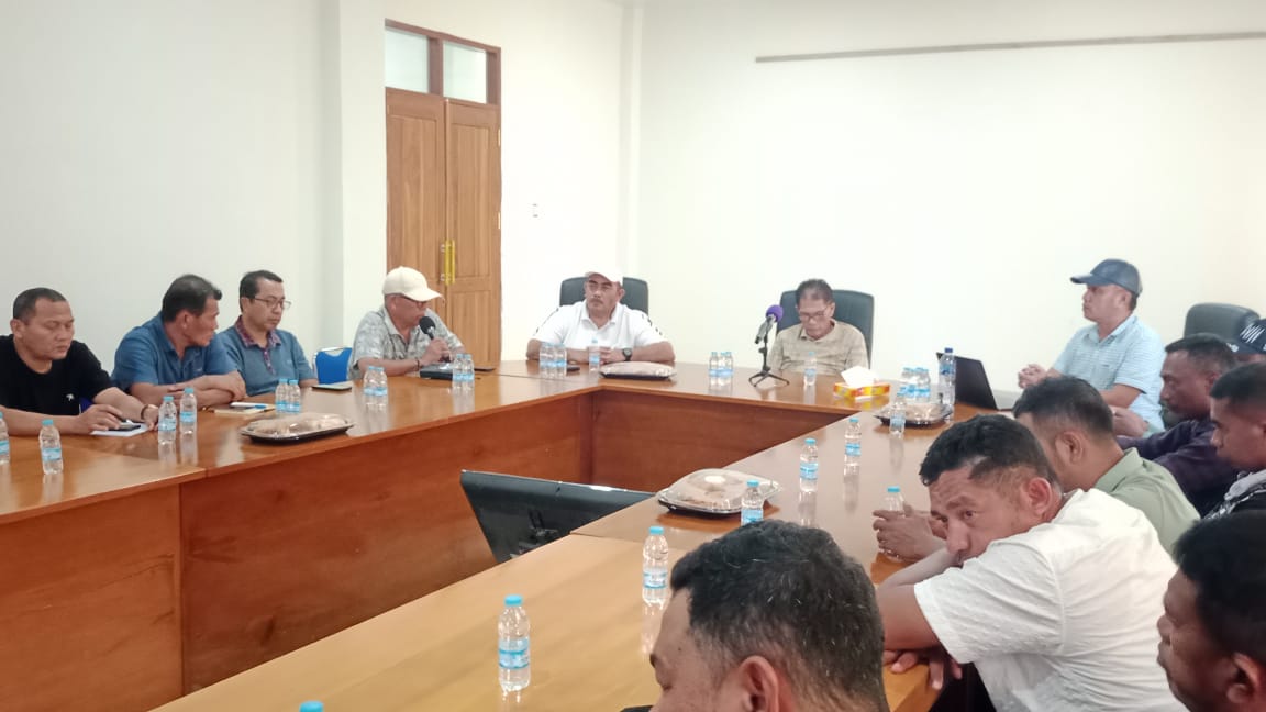 Pj Bupati Pimpin Rapat Pembentukan Panitia Pelantikan Bupati dan Wakil Bupati Terpilih Kab Buru