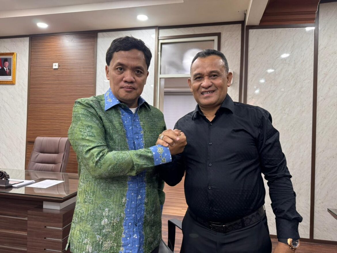Bupati Kab Buru Ikram Umasugi SE Kunjungi Ketua Komisi III DPRRI di Senayan Jakarta