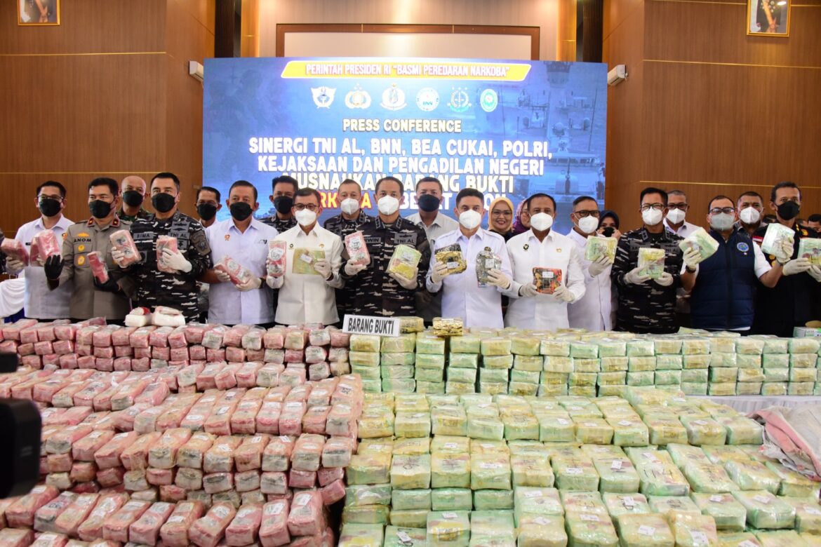 JUMLAH FANTASTIS TNI AL BERSAMA KEMENKO POLKAM RI, BNN RI, POLRI DAN PEMDA BATAM MUSNAHKAN NARKOTIKA 2,061 TON DI BATAM.