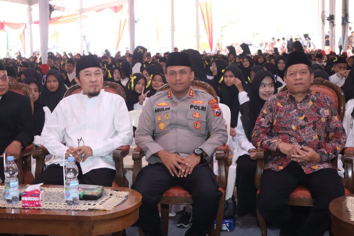 Kapolres Lamongan Hadiri Pengukuhan Hafidz dan Hafidzah GLMTQ Tahun 2025