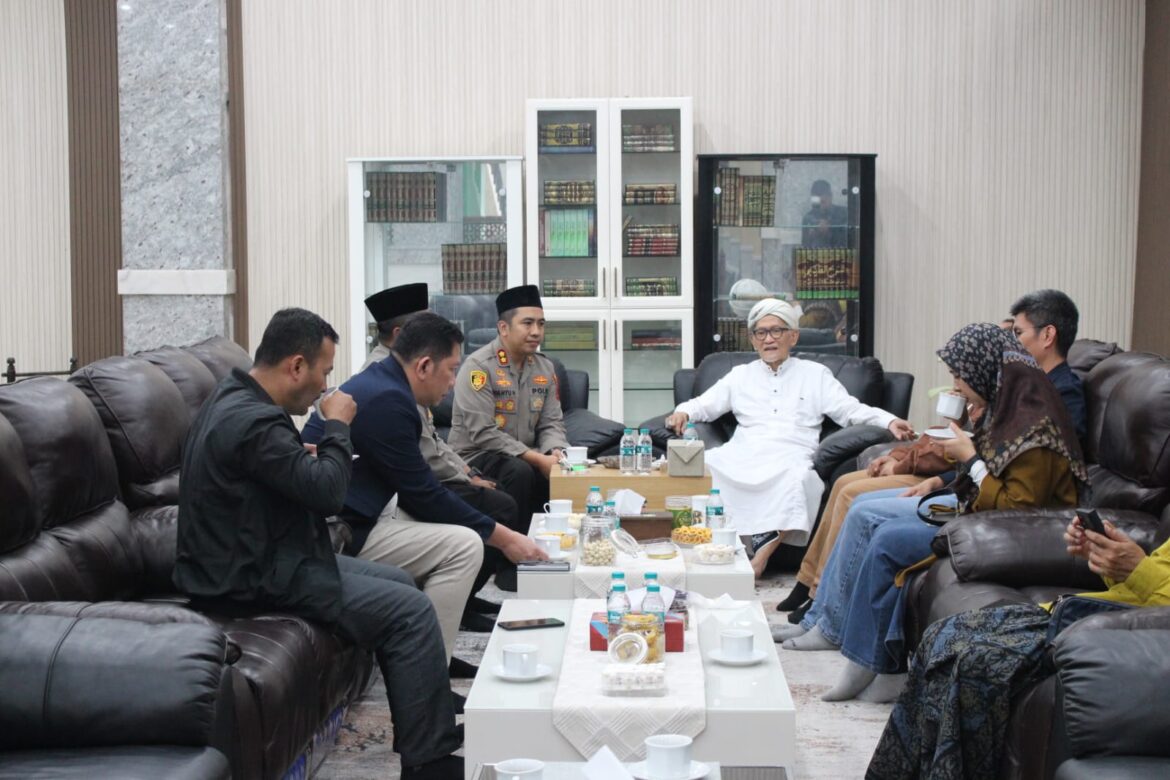 Perkuat Sinergi Ulama dan Kepolisian, Kapolres Pelabuhan Tanjung Perak Silaturahmi ke Yayasan Pondok Pesantren Miftachus Sunnah
