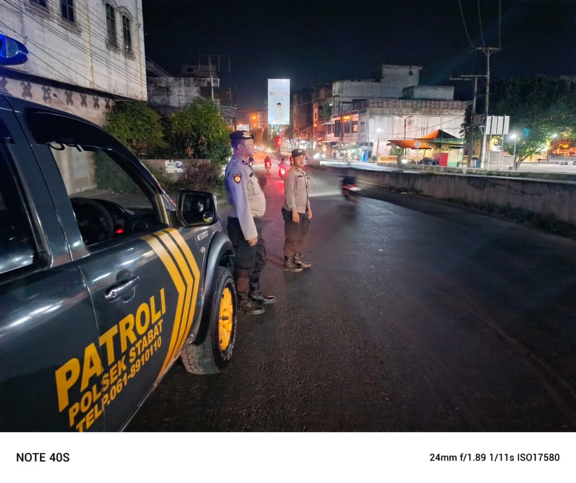 Polsek Stabat Gelar Patroli untuk Antisipasi C3 dan Gangguan Kamtibmas.