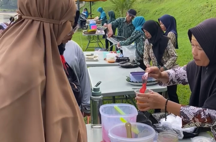 Kuliner Tradisional Lengkapi Suasana Pagi di Taman Kyai Langgeng