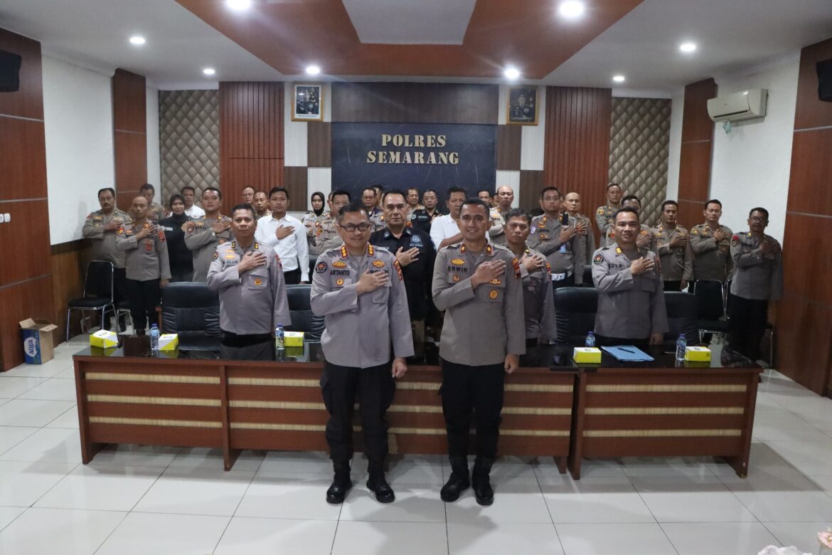 Jalin Komunikasi Positif, Kabid Humas Polda Jateng Beri Arahan Personel Polres Semarang