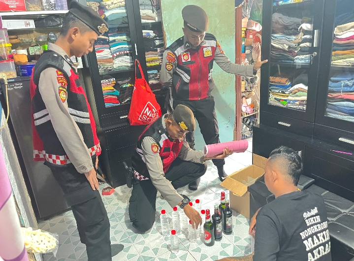 Polisi Gelar Razia Miras di Probolinggo Jaga Kondusifitas Jelang Libur Waisak