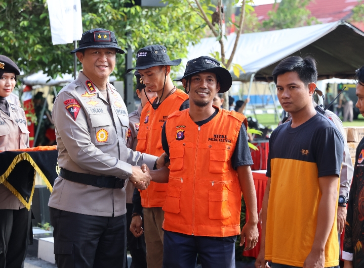 Tanggap Bencana Karhutla, Alumni Akabri 91 Salurkan 9 Mesin Pompa Air dan Alat Pemadam Api ke Polda Kalteng