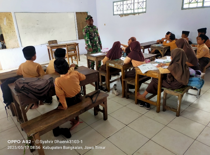 Serka Saepudin Berikan Materi Wawasan Kebangsaan di MI At Tahririyah