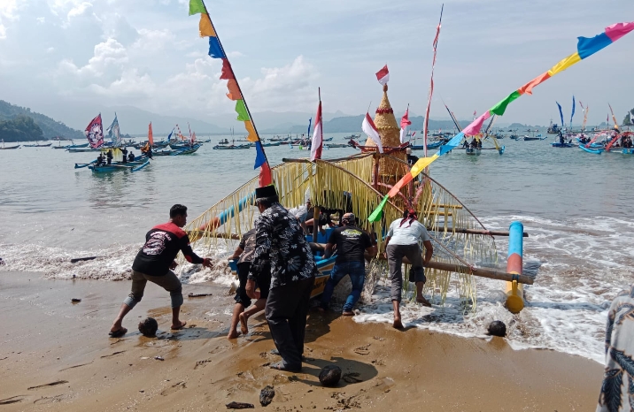 TNI-Polri dan Tradisi Nelayan di Trenggalek