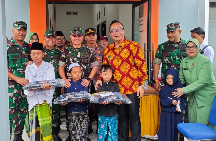 Pemeriksaan Kesehatan dan Sunatan Massal Gratis Warnai TMMD ke-124 Kodim 0817/Gresik