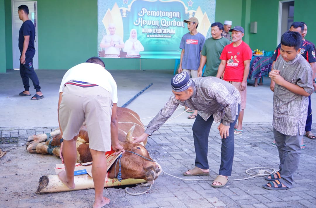 Dalam Nuansa Iman dan Kepedulian, Kodim 0719 / Jepara Tebar Berkah Kurban