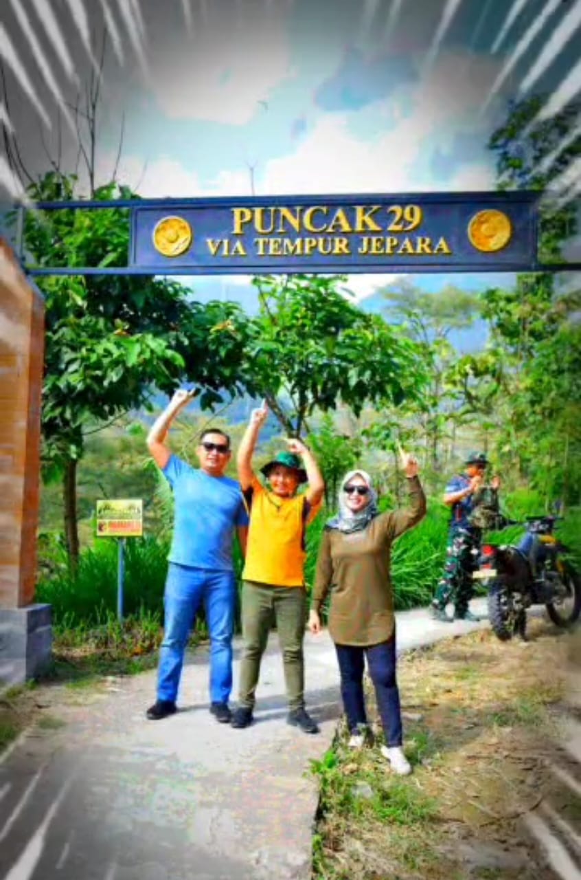 Kopi, Keluarga, dan Kedamaian di Puncak 29: Letkol Khoirul Tinjau Potensi Desa Usai TMMD
