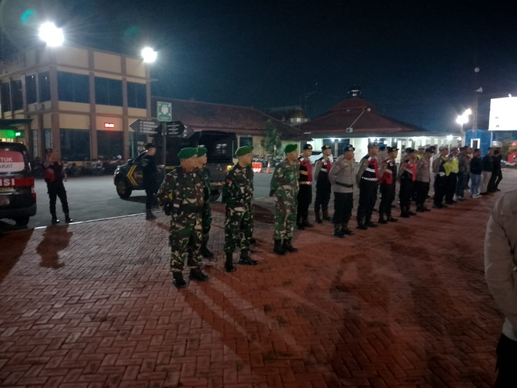 TNI-Polri Solid! Koramil 02 / Kedung dan Polres Jepara Gelar Apel dan Patroli Gabungan Jelang Idul Adha