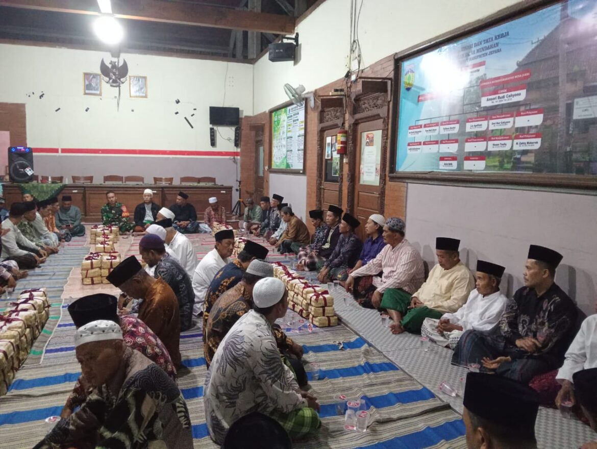 Babinsa Desa Mindahan Hadiri Doa Bersama Sedekah Bumi Tahun 2025