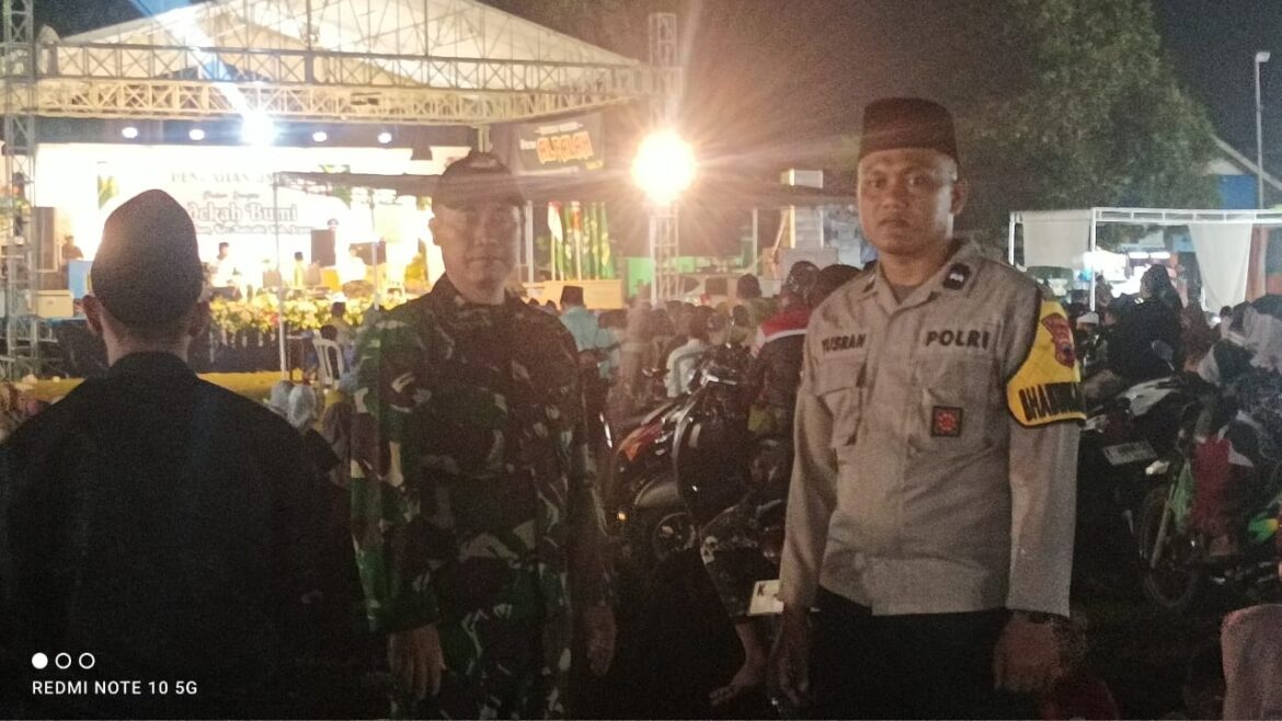 Babinsa dan Bhabinkamtibmas Desa Mindahan Laksanakan Pengamanan Pengajian Umum Sedekah Bumi 2025
