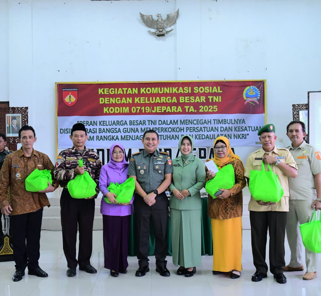 Dandim 0719 / Jepara Ikuti Komsos Virtual Keluarga Besar TNI Tingkat Pusat TA 2025, Lanjutkan dengan Aksi Sosial “Kodim Berbagi” Bertepatan dengan Ulang Tahun Ke-42