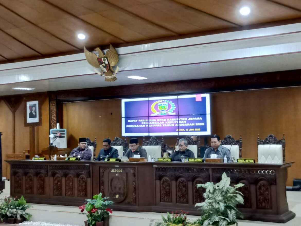 Kasdim 0719 / Jepara Hadiri Rapat Paripurna DPRD Tentang Pengambilan Keputusan Perubahan KUA-PPAS TA 2025
