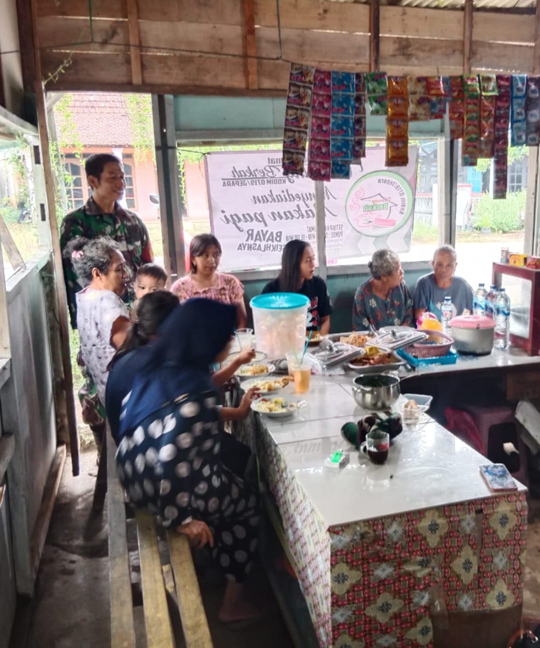 Jumat Penuh Berkah di Ujungwatu, Rasa Syukur Tumpah di Warung Berkah Kodim Jepara