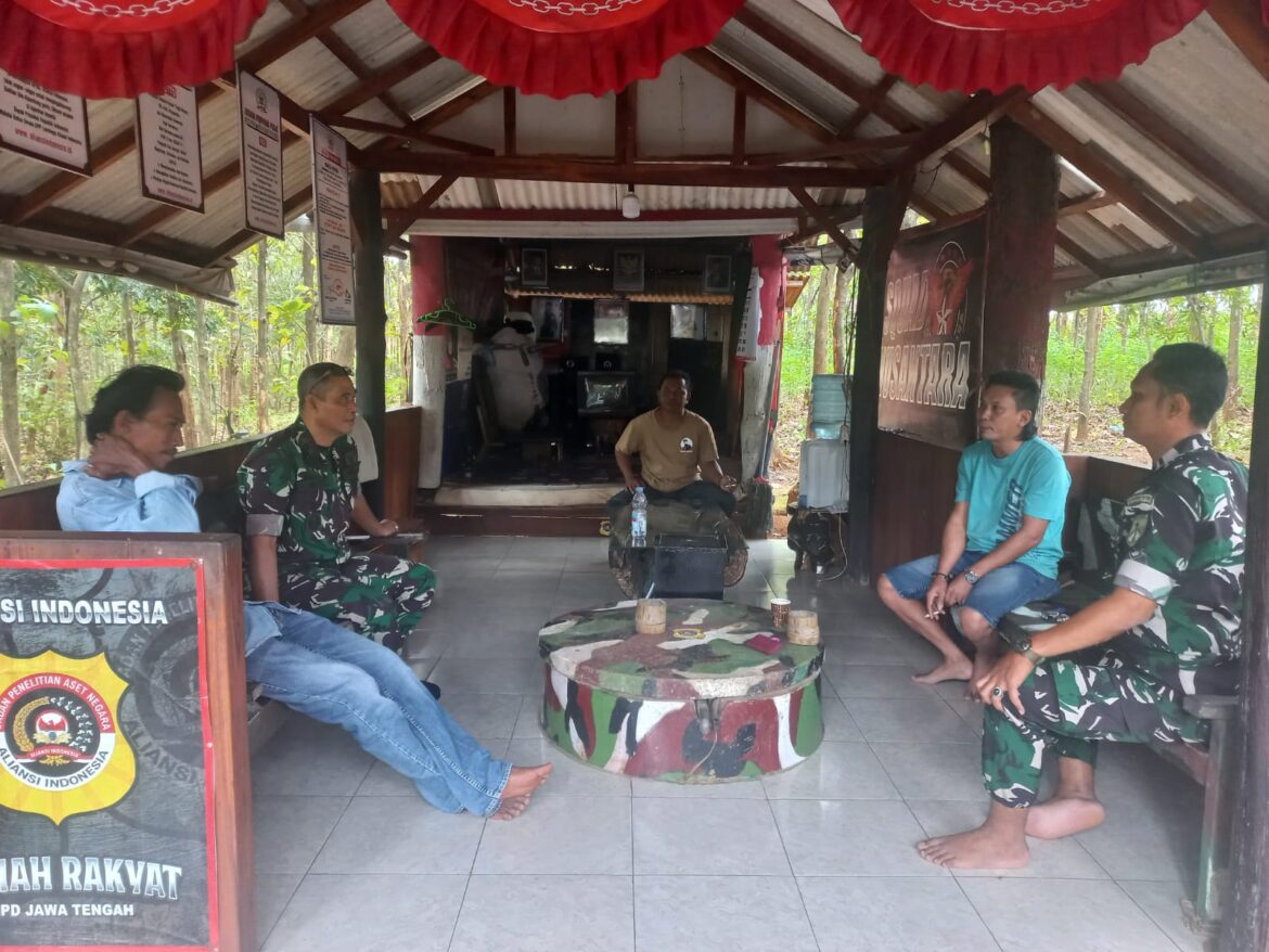 Danramil 08 / Keling Laksanakan Komsos dengan Ketua Squad Nusantara Korcam Keling, Perkuat Jalinan Binter di Wilayah
