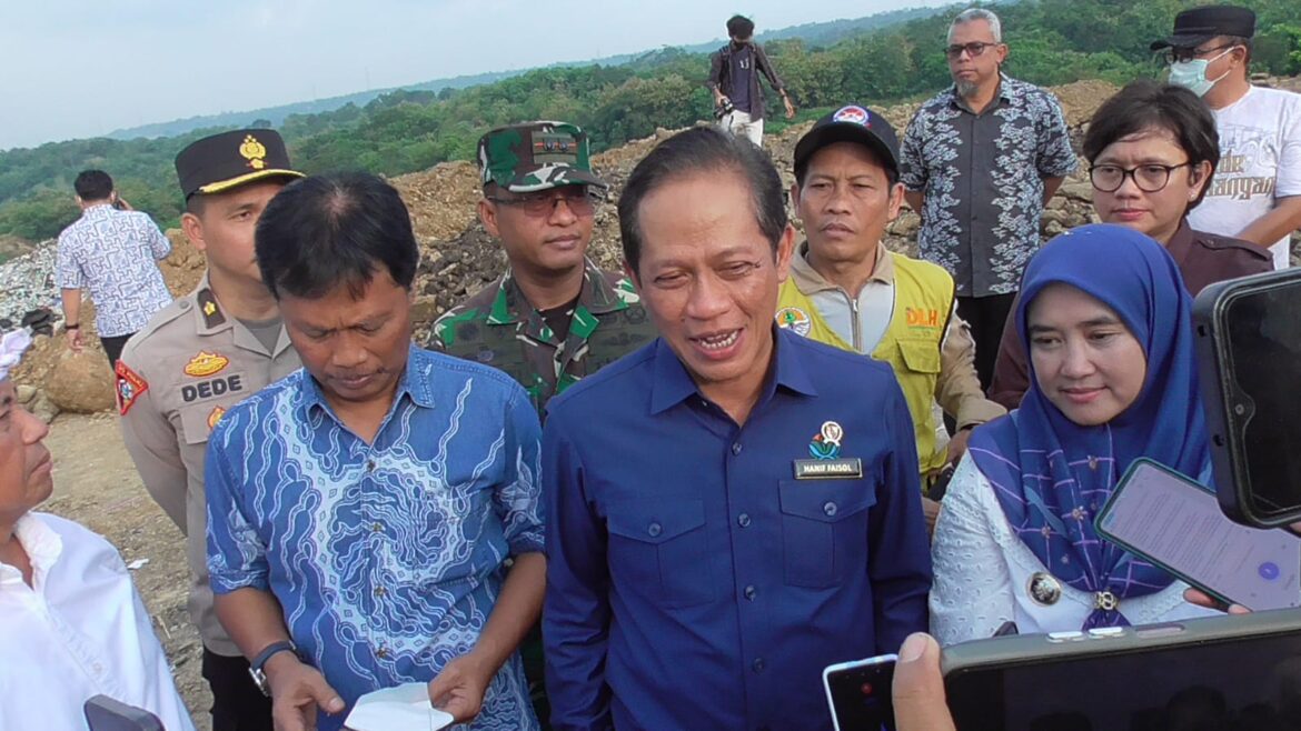 Dandim 0614 / Kota Cirebon Bersama Walikota Cirebon Dampingi Menteri LH / BPLH RI Dalam Rangka Kunjungan Kerja Lapangan di TPA Kopi Luhur Kota Cirebon