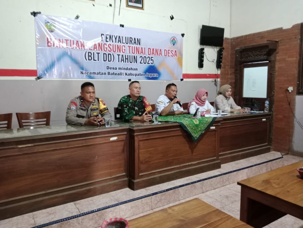 Babinsa dan Bhabinkamtibmas Dampingi Penyaluran BLT Dana Desa 2025 di Desa Mindahan