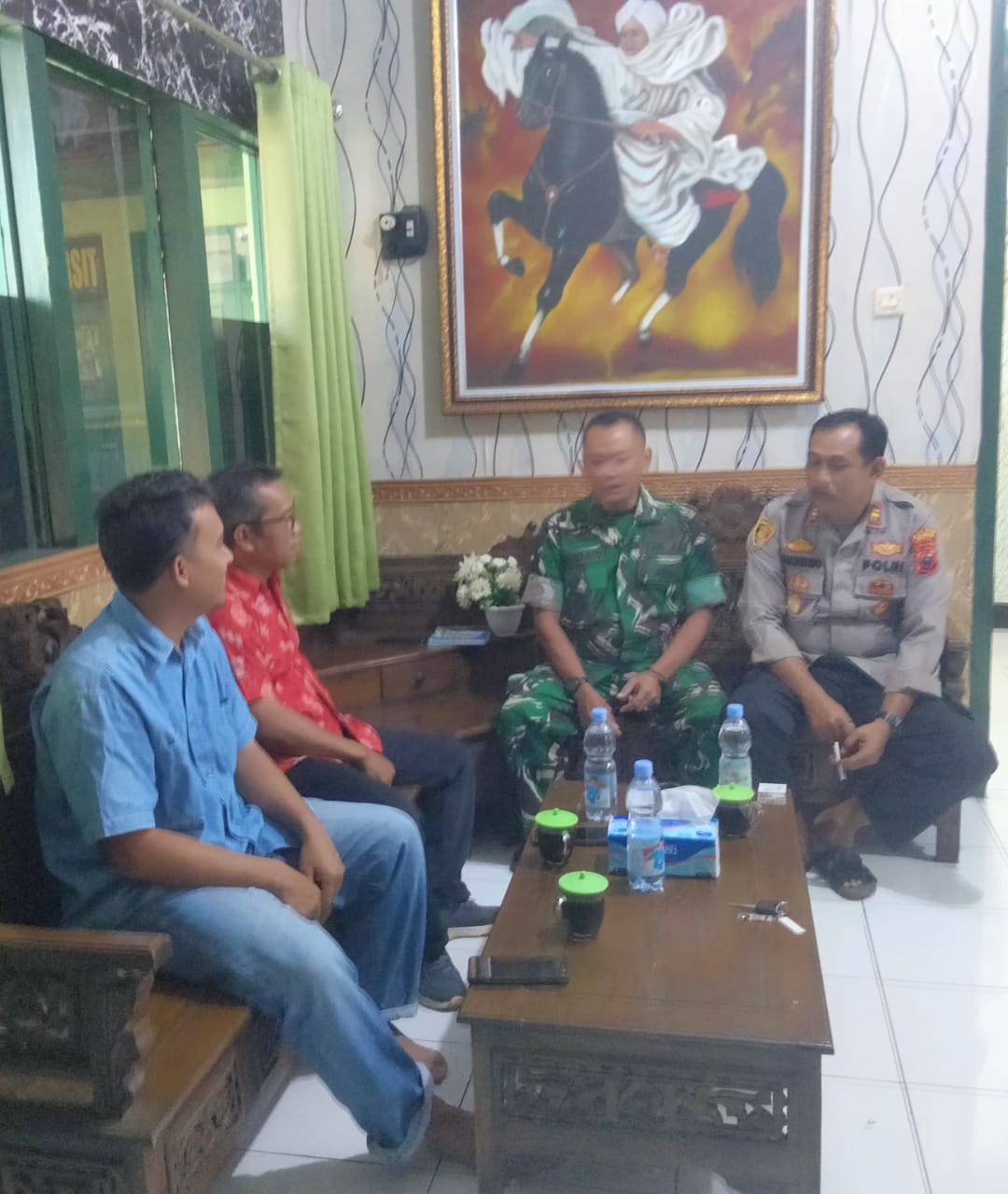 Danramil 07 / Bangsri Terima Kunjungan Asper Perhutani Bersama Kapolsek di Makoramil