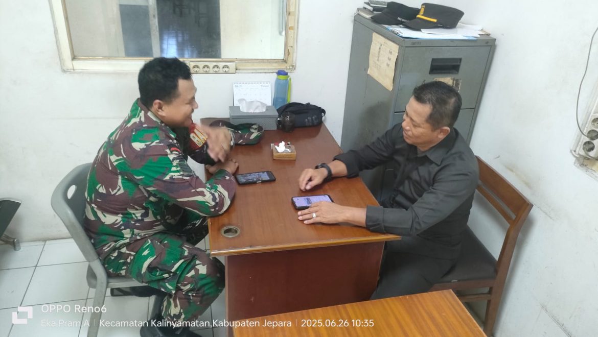 Babinsa Banyuputih Laksanakan Komsos dengan Purnawirawan TNI di PT. HWI