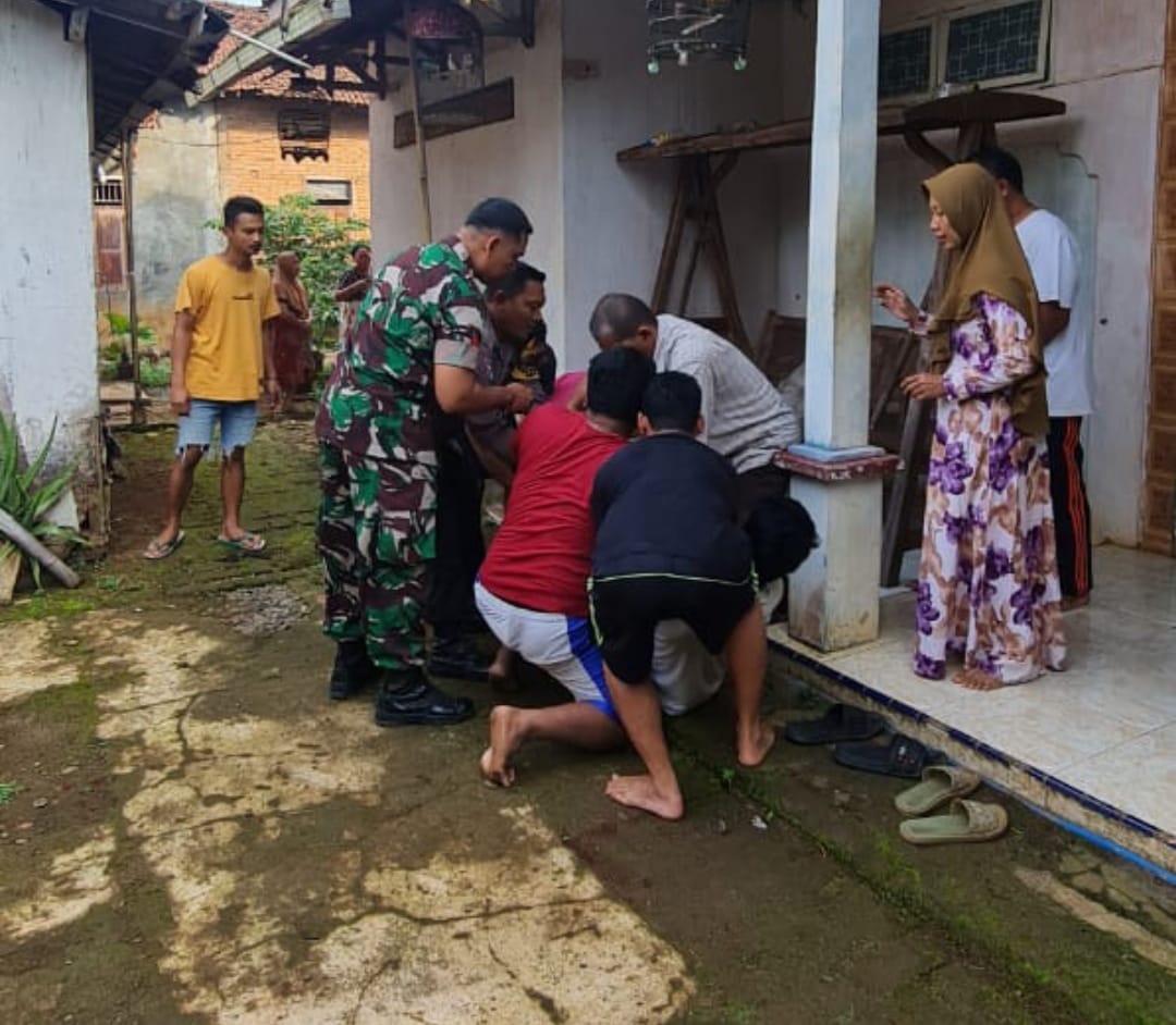 Babinsa Desa Dermolo Bantu Evakuasi ODGJ ke RSUD RA. Kartini Jepara
