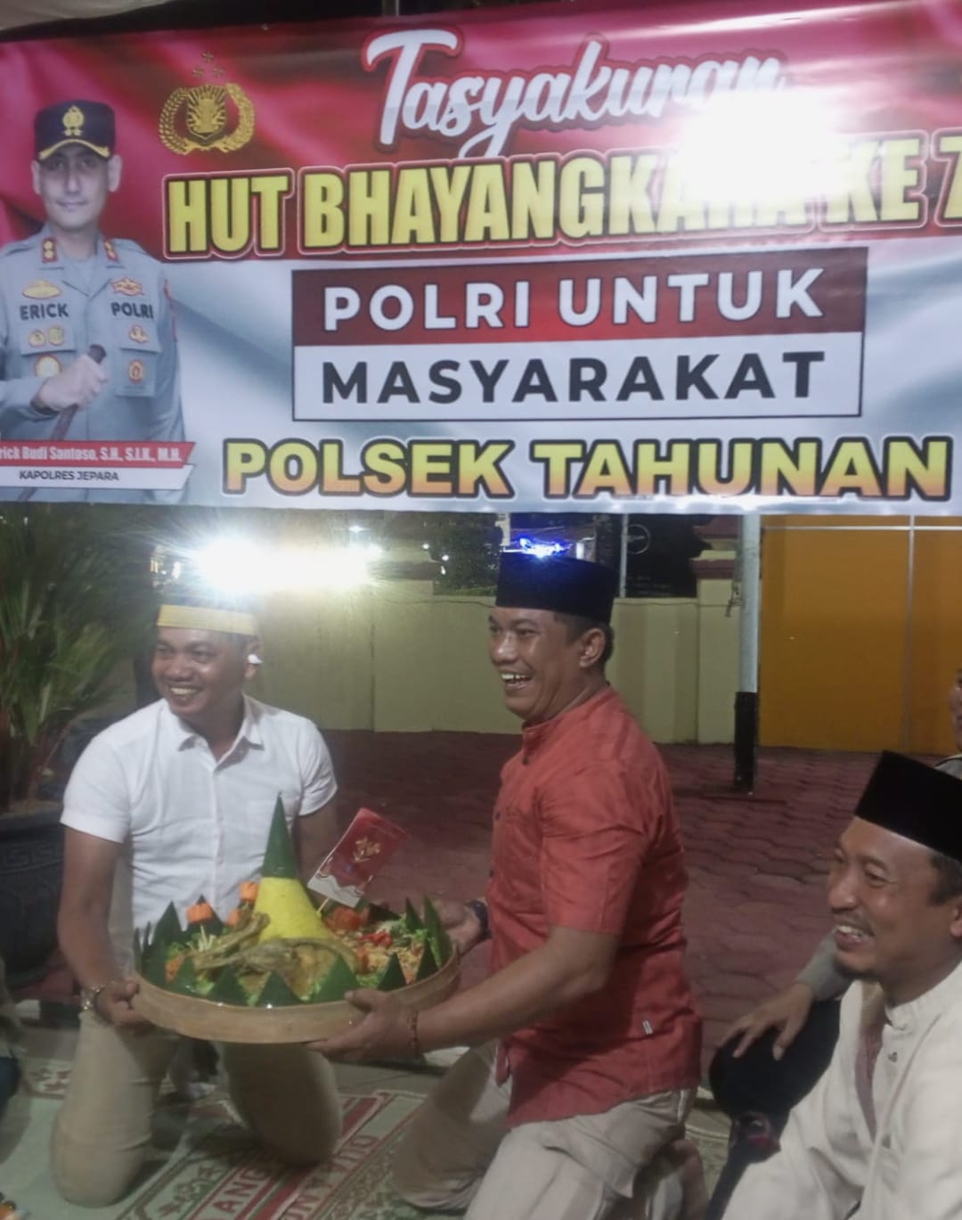 Danramil 11 / Tahunan Hadiri Tasyakuran dan Doa Bersama HUT Bhayangkara ke-79 di Mapolsek Tahunan