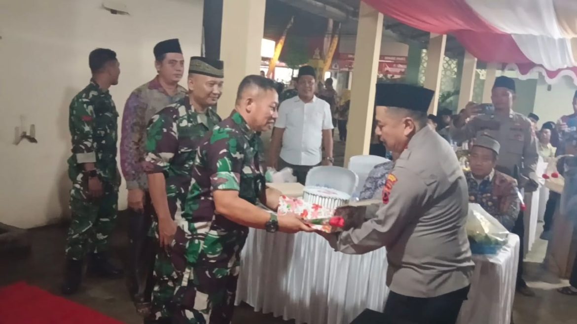 Danramil 04 / Pecangaan Hadiri Malam Tasyakuran HUT Bhayangkara ke-79 di Mapolsek Pecangaan