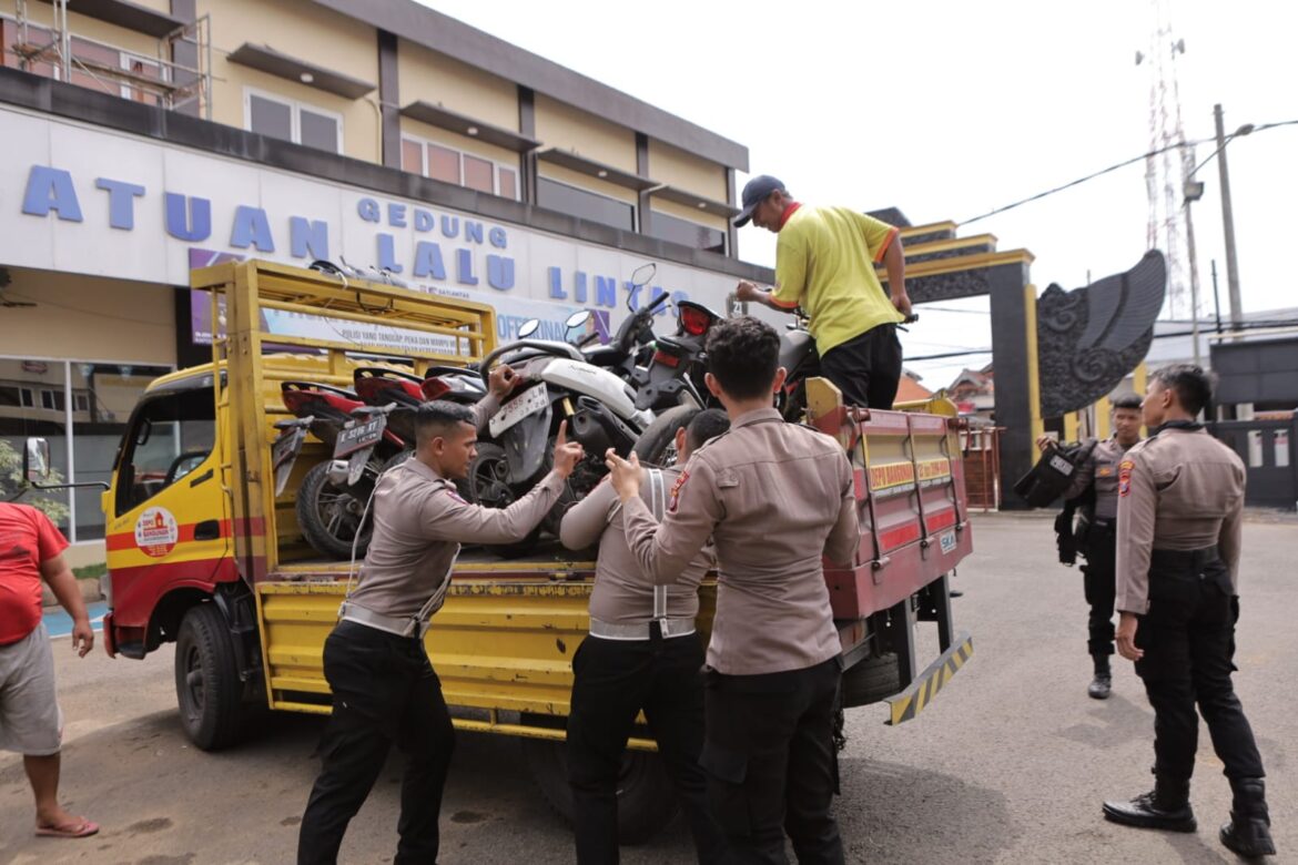 Polres Lamongan Amankan Ratusan Motor Konvoi yang Langgar Aturan Lalu Lintas