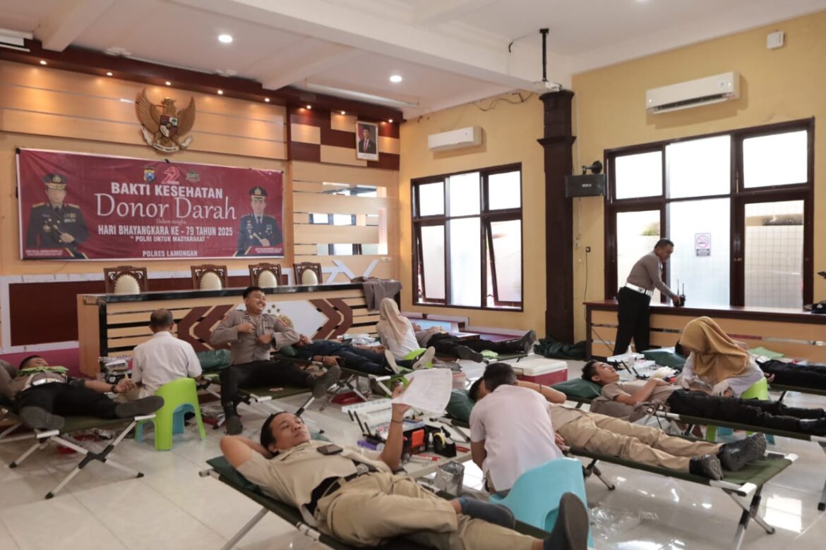 Polres Lamongan Gelar Bakti Kesehatan Donor Darah Peringati Hari Bhayangkara Ke-79