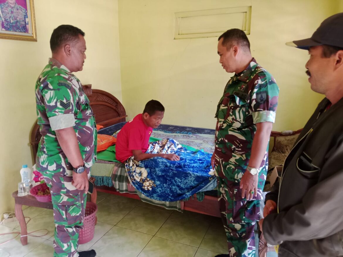 Kepedulian Kodim 0829/Bangkalan terhadap anggota sakit, Pasipers lakukan kunjungan ke rumah Koptu Abd. Rohim