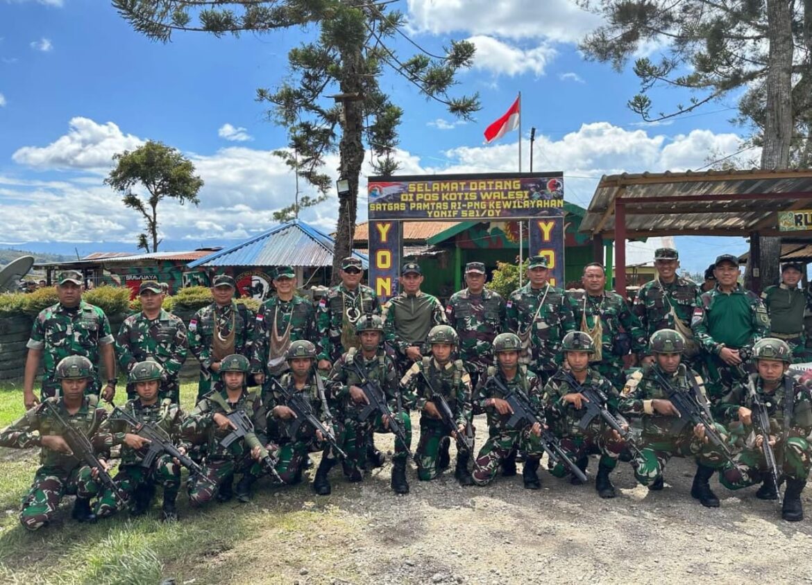 Kunjungan Kerja Brigjen TNI Tagor Rio Pasaribu, S.E (Dankolakops Korem 172/PWY) beserta rombongan di Pos Kotis Walesi Satgas Pamtas Kewilayahan RI-PNG Yonif 521/DY