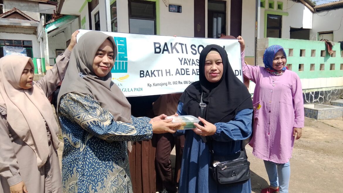 Yayasan Bakti H.Ade Abar Gula Padi, berbagi jumat berkah di dua titik lokasi
