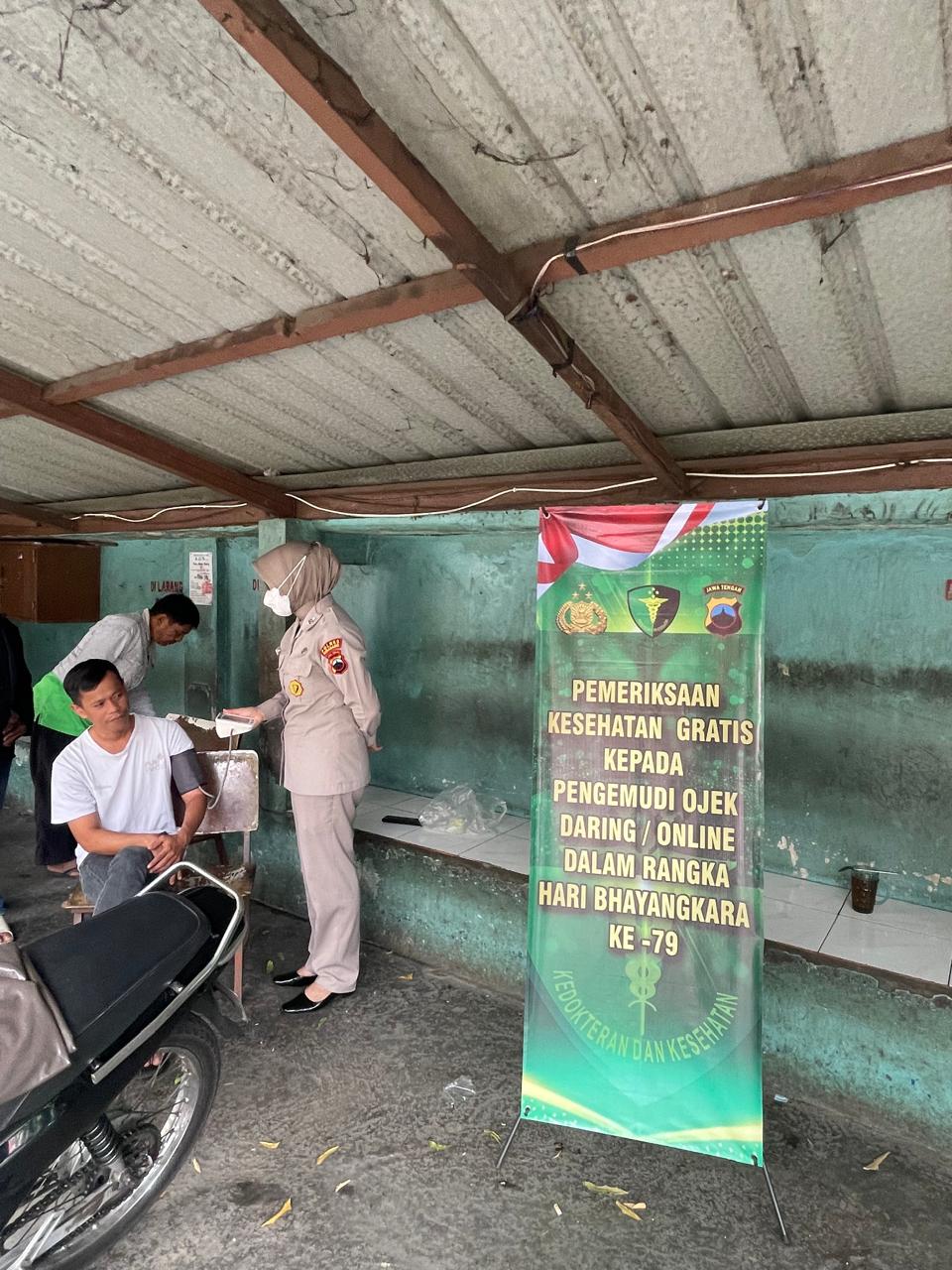 Bakti Kesehatan, Polres Semarang Gelar Cek Kesehatan Gratis Ojek Online