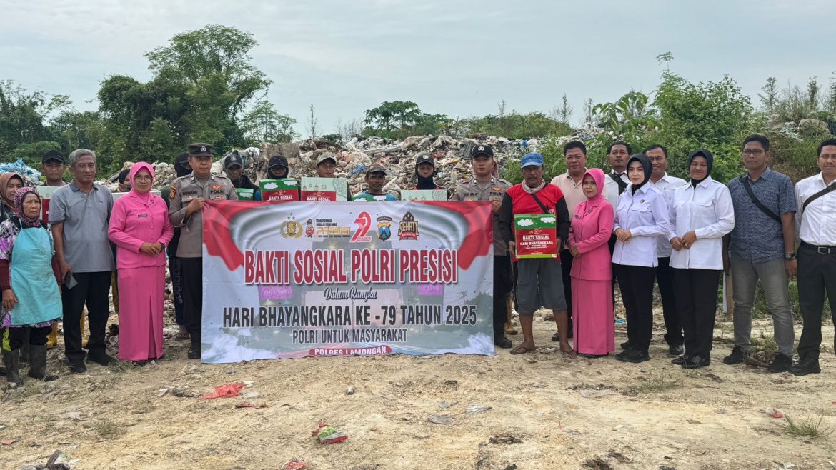 Polres Lamongan Salurkan Bantuan Sosial untuk Pemulung di TPA Tambakrigadung dalam Rangka Hari Bhayangkara ke-79