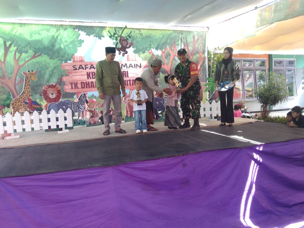 Babinsa Koramil 0829-05/Kwanyar Hadiri Kegiatan Pelepasan dan Pentas Seni PAUD di Desa Bata Timur