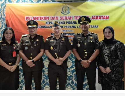 Kejari Paluta Lantik Dan Ambil Sumpah Jabatan Kasi Pidum Yang Baru