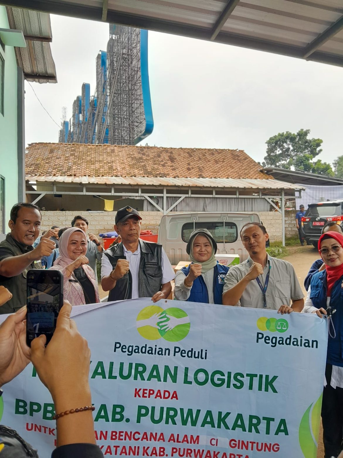 Pegadaian Salurkan Bantuan Untuk Korban Tanah Geser Purwakarta