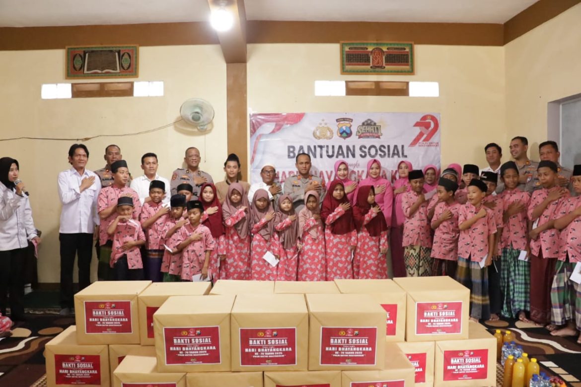 Hari Bhayangkara ke-79, Polres Lamongan Wujudkan Kepedulian Lewat Baksos