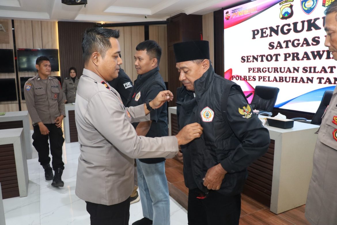 Polres Pelabuhan Tanjung Perak Kukuhkan Satgas Sentot Prawirodirdjo untuk Amankan Malam Satu Suro,