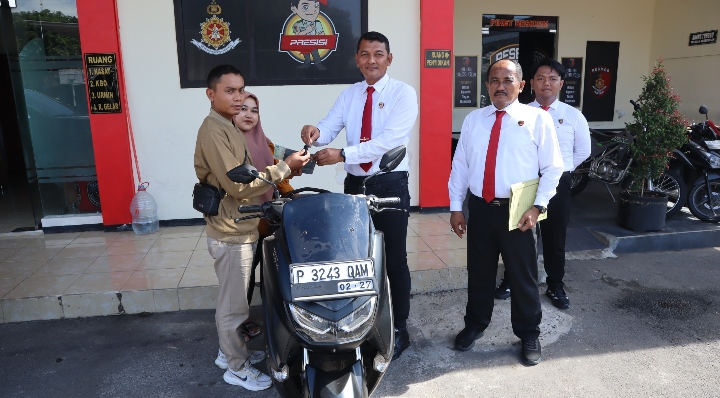 Bahagianya Korban Penggelapan di Bondowoso Saat Polisi Temukan dan Kembalikan Motornya Tanpa Biaya