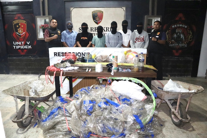 Polres Tulungagung Tangkap Sekelompok Remaja yang Menerbangkan Balon Udara Liar di Boyolangu