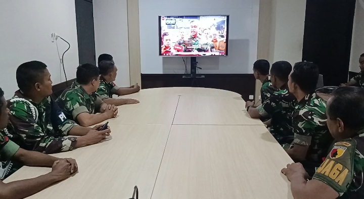 Kodim 0817/Gresik Saksikan Tayangan “gerak Langkah Pengabdian TNI AD”