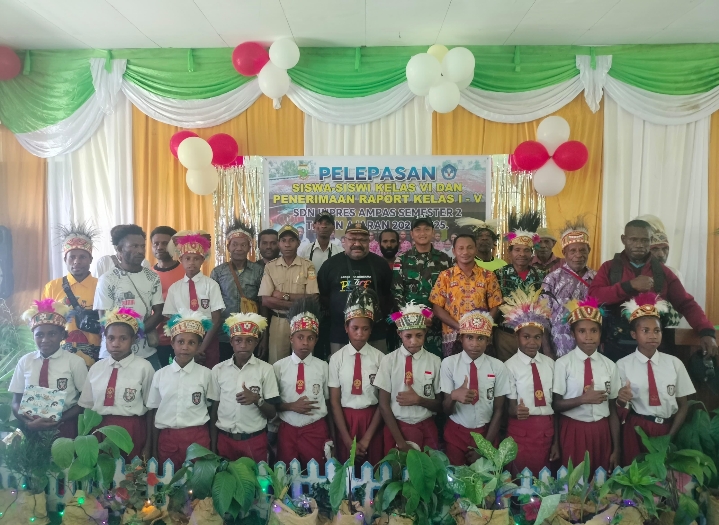 Satgas Yonif 131/Brajasakti Hadiri Kelulusan SD Inpres Ampas, Wujud Kepedulian di Tanah Papua