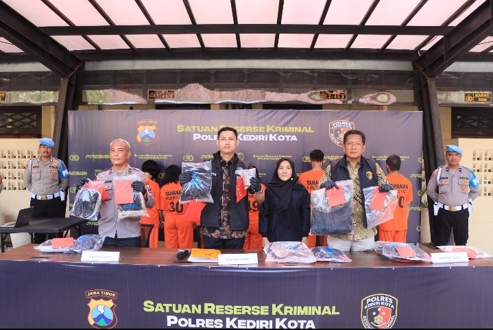 Polres Kediri Kota Berhasil Amankan 4 Wanita Komplotan Pencurian Lintas Provinsi yang Videonya Viral