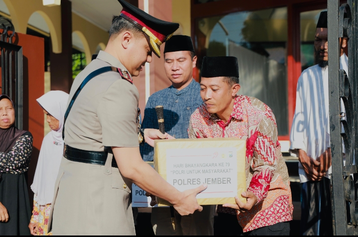 Kunjungi Palagan Jomerto, Kenang Perjuangan Polri Bersama Rakyat, Berikan Talih Asih Kepada Keluarga Besar Pejuang